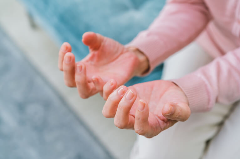 手の痛み・しびれで力が入らない…